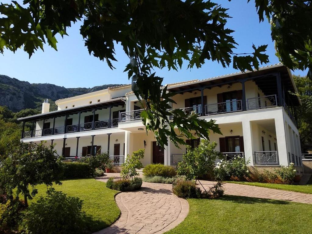 Guesthouse Michobeis Kamarina ภายนอก รูปภาพ