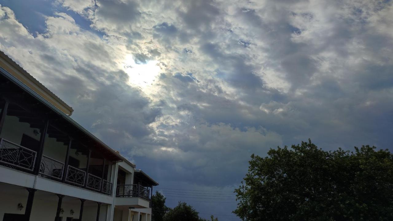 Guesthouse Michobeis Kamarina ภายนอก รูปภาพ