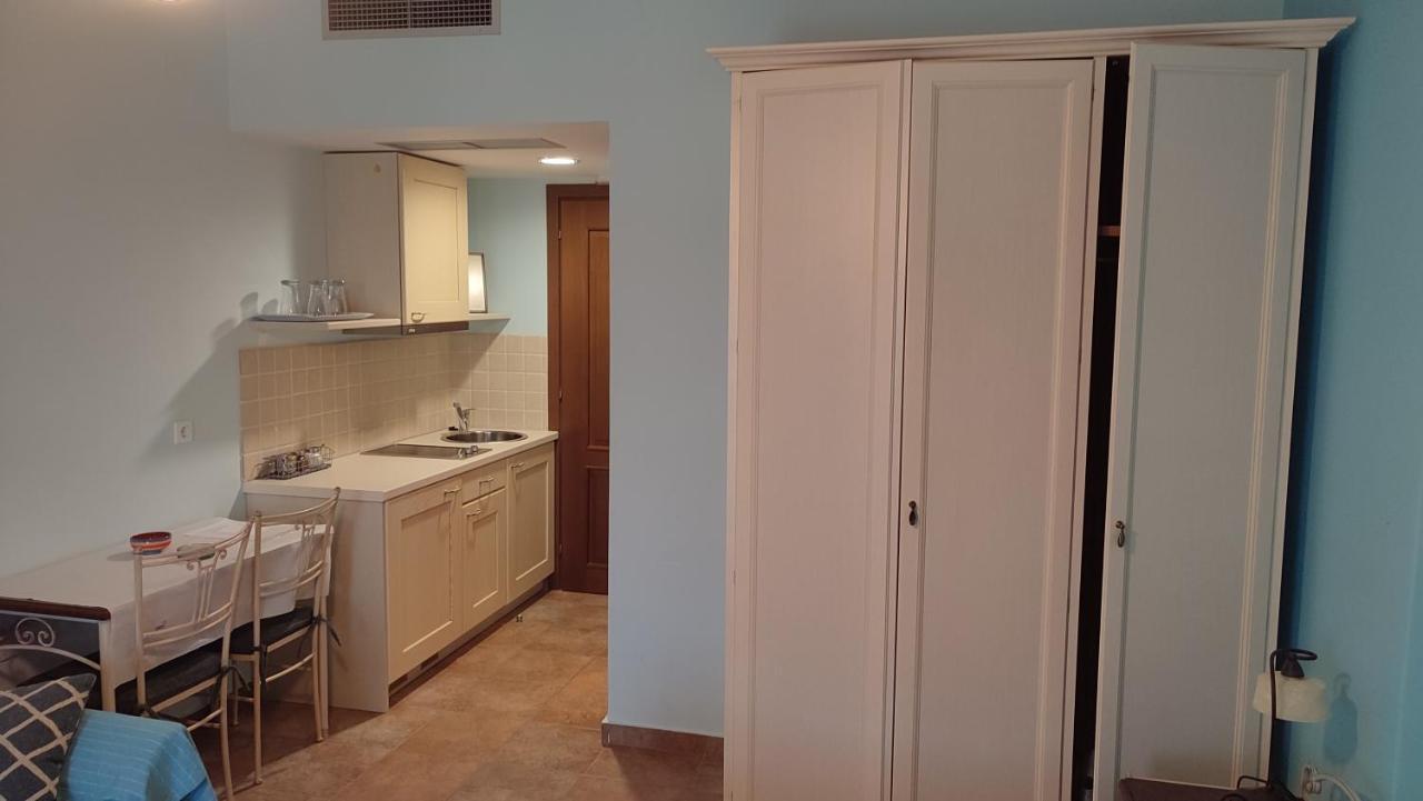 Guesthouse Michobeis Kamarina ภายนอก รูปภาพ