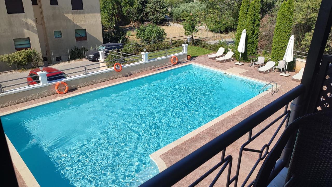 Guesthouse Michobeis Kamarina ภายนอก รูปภาพ