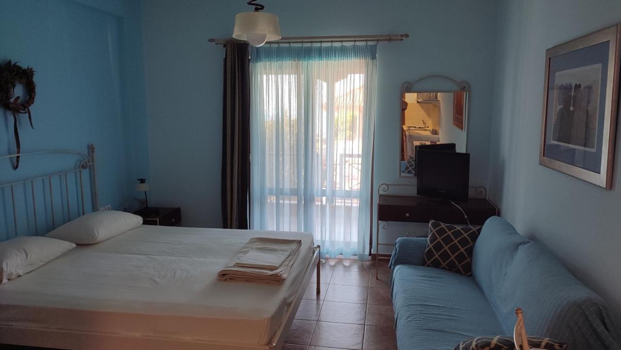 Guesthouse Michobeis Kamarina ภายนอก รูปภาพ