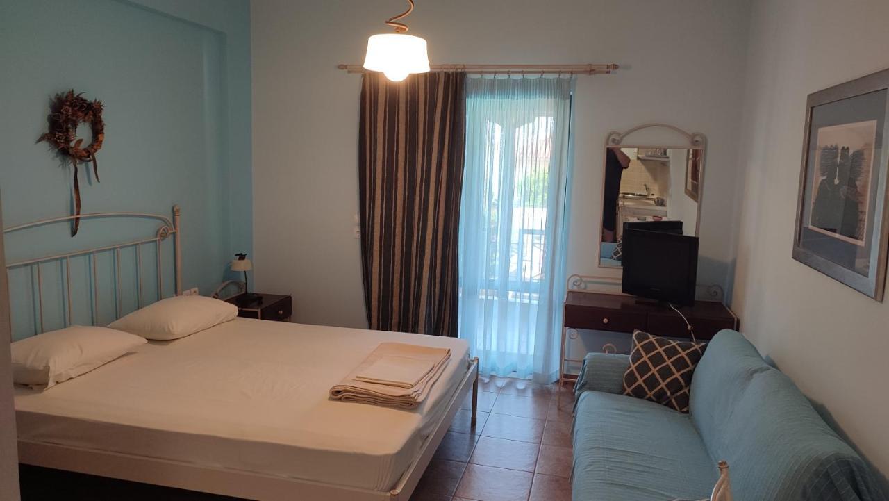 Guesthouse Michobeis Kamarina ภายนอก รูปภาพ
