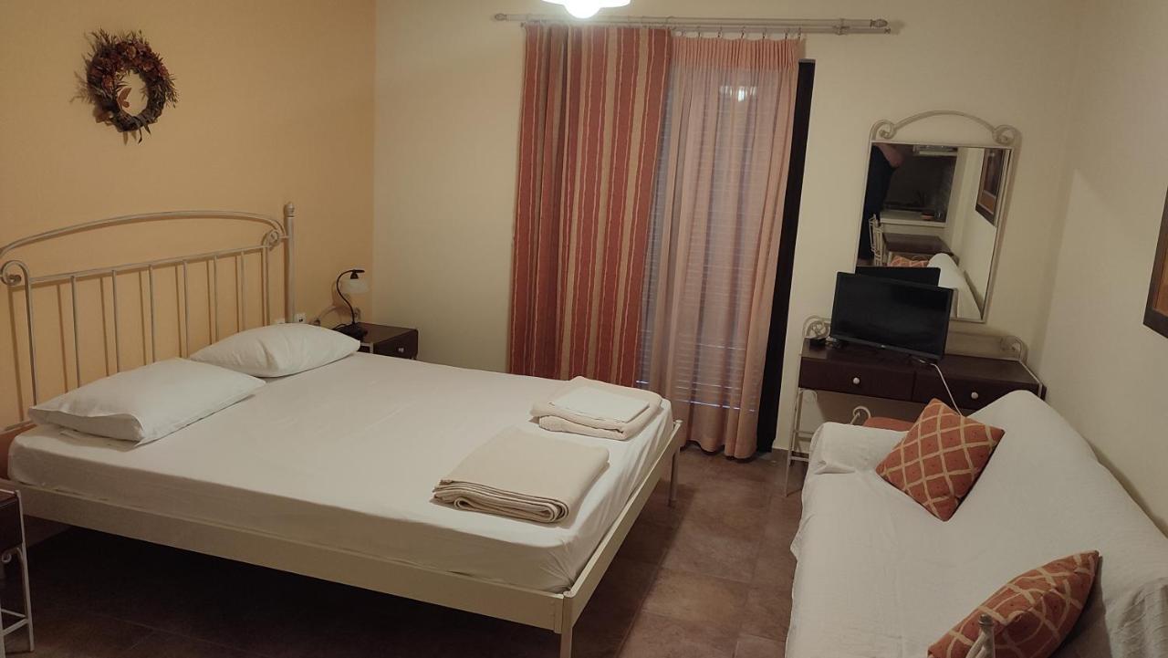 Guesthouse Michobeis Kamarina ภายนอก รูปภาพ