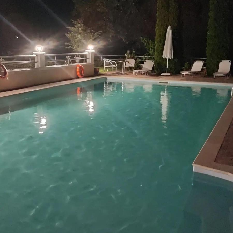 Guesthouse Michobeis Kamarina ภายนอก รูปภาพ