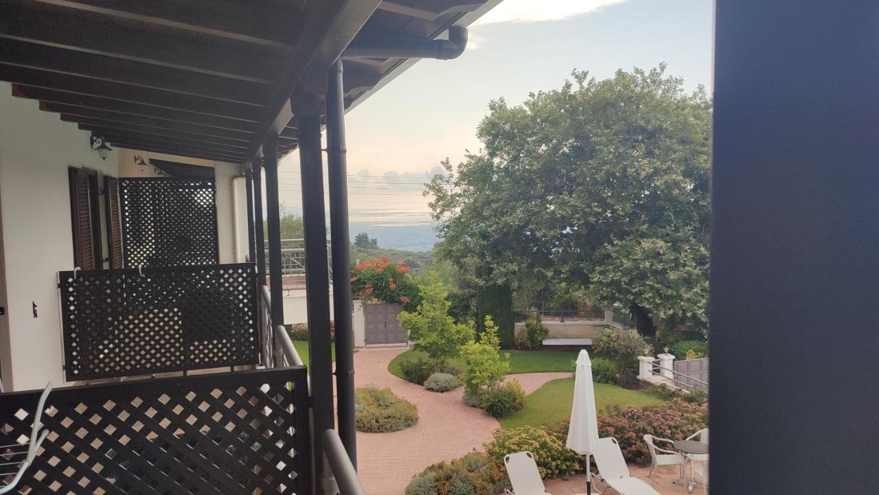 Guesthouse Michobeis Kamarina ภายนอก รูปภาพ