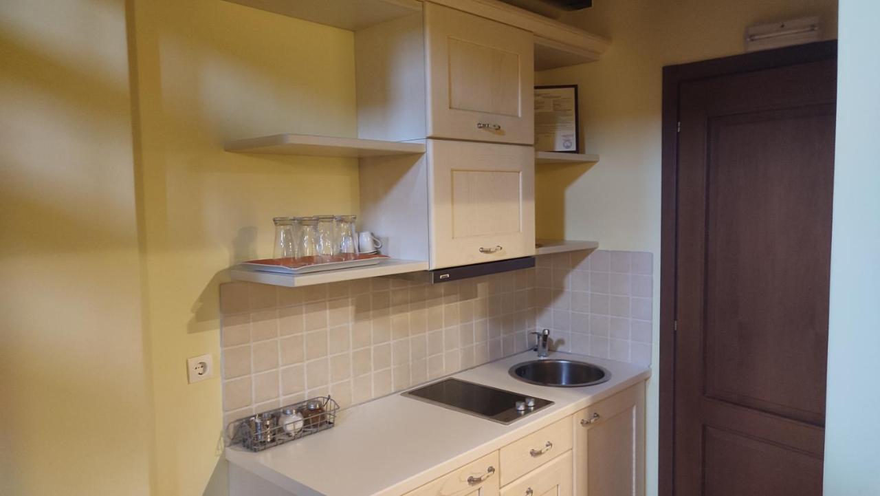 Guesthouse Michobeis Kamarina ภายนอก รูปภาพ
