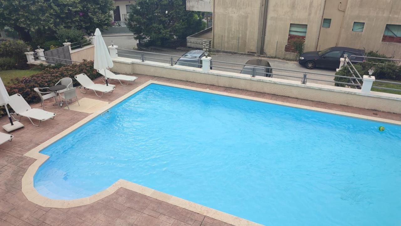 Guesthouse Michobeis Kamarina ภายนอก รูปภาพ